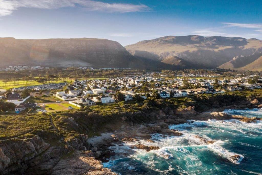 Wild Waters At Kraal Rock On The Cliffs In Hermanus Villa Bagian luar foto