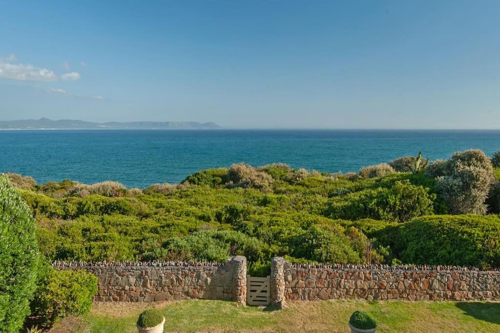 Wild Waters At Kraal Rock On The Cliffs In Hermanus Villa Bagian luar foto